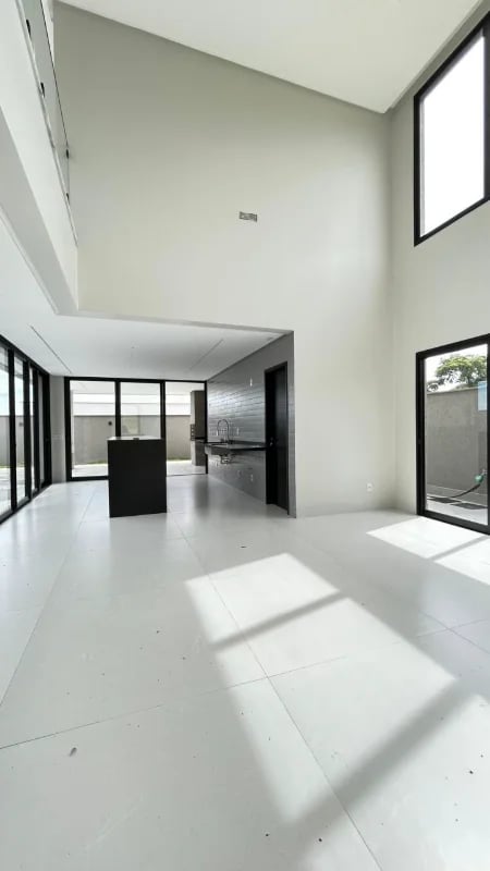 Sobrado à Venda no Jardins Barcelona - 300m² e 4 suítes plenas - Imagem 1