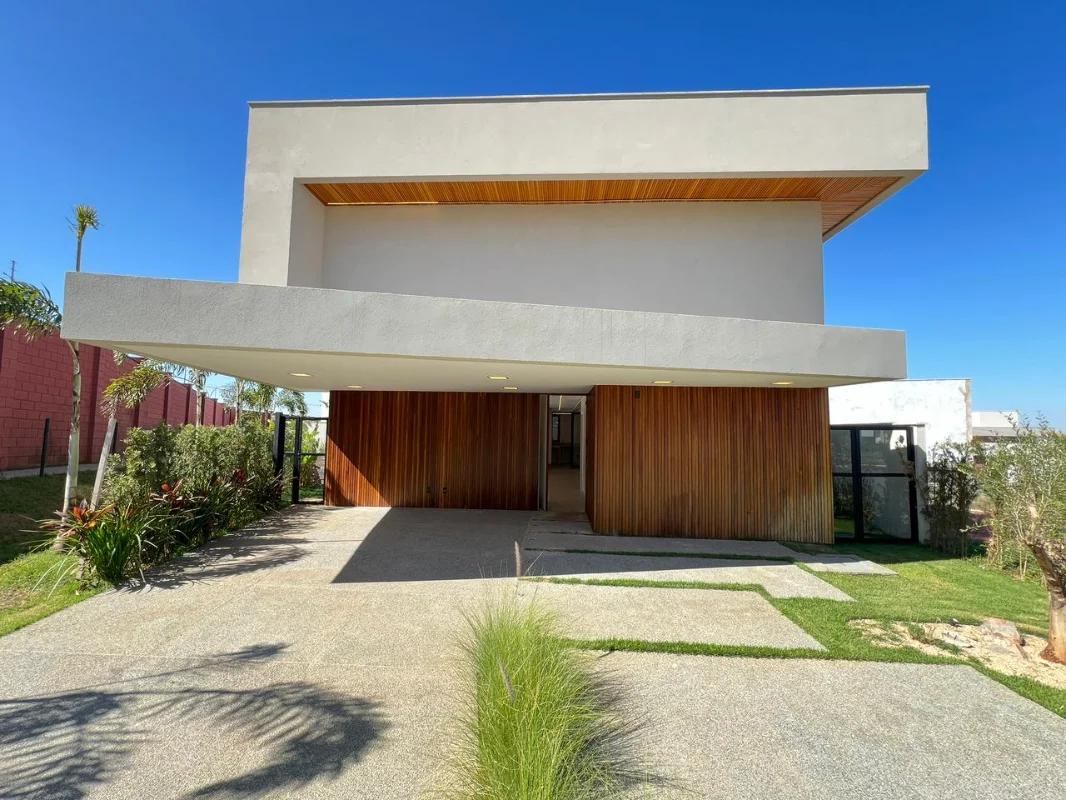 Fachada do Sobrado no Condomínio Jardins Bolonha Goiânia - 4 Quartos com Piscina