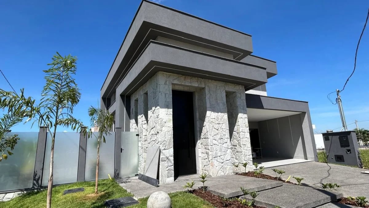 Casa no Condomínio Jardins Capri Goiânia – 3 Quartos com Piscina - Imagem 1