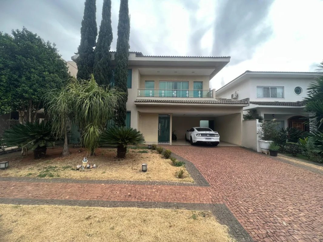 Sobrado no Condomínio Jardins Lisboa Goiânia – 4 Quartos com Piscina - Imagem 1