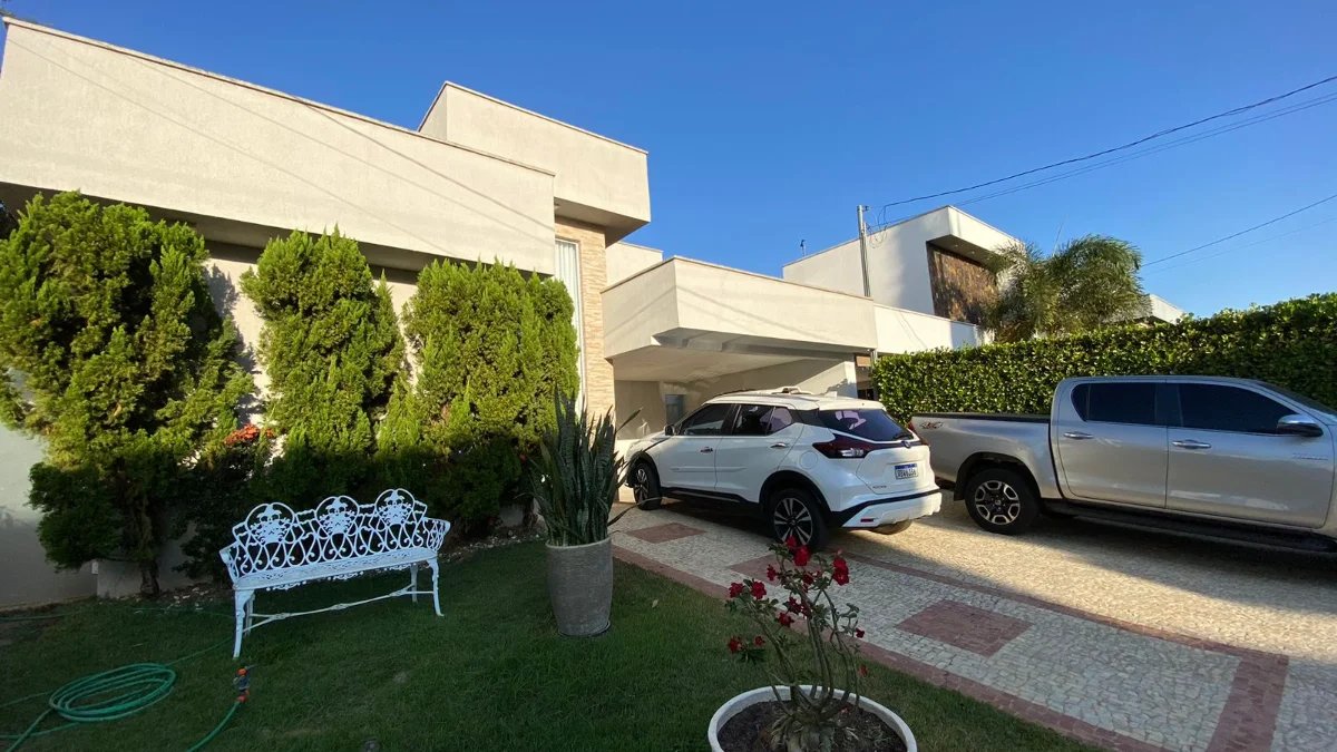 Casa em Condomínio Fechado em Goiânia: Luxo e Segurança no Jardins Lisboa - Imagem 1