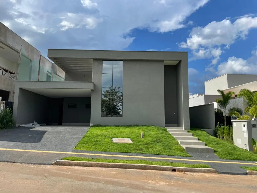 Fachada do Casa à Venda no Portal do Sol Garden Goiânia: Mansão com 4 Suítes e Lazer