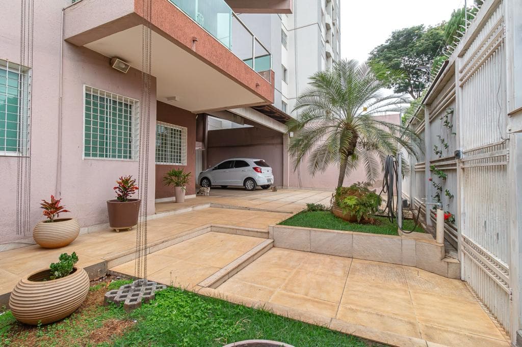 Fachada do Sobrado à Venda no Jardim América