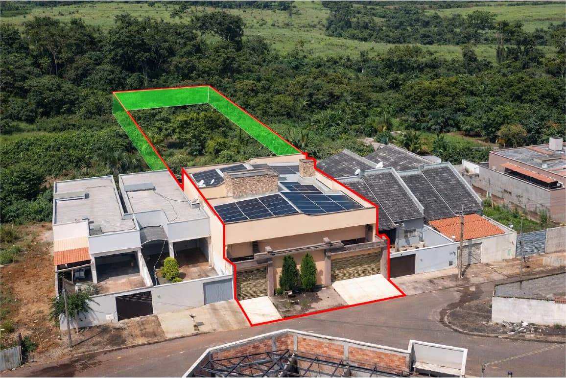 Fachada do Sobrado com 4 Quartos e Acesso ao Córrego em Nerópolis