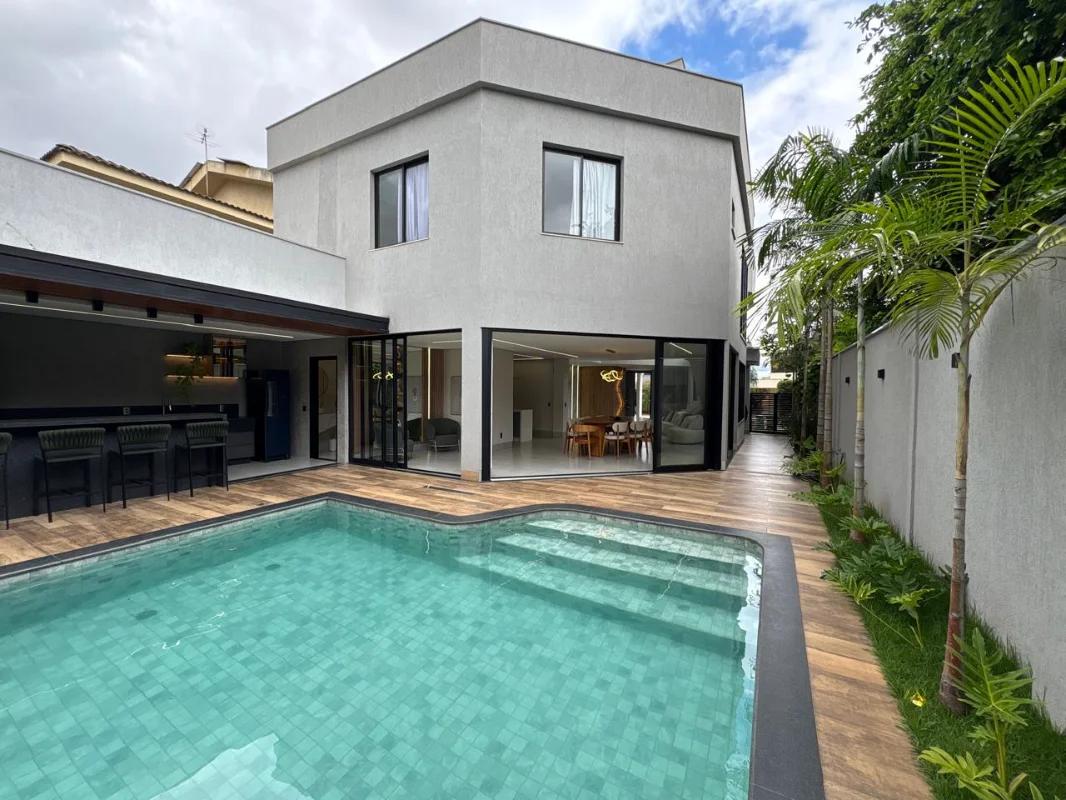 Fachada do Sobrado no Condomínio Jardins Madri – 4 Suítes plenas com 4 Vagas