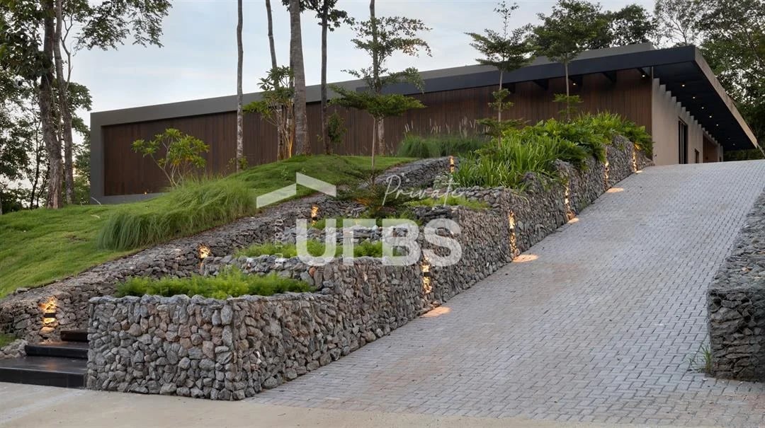 Residência Térrea Exclusiva com Vista para a Mata no Reserva das Aroeiras — Sofisticação, Tecnologia e Conforto em Cada Detalhe - Imagem 1