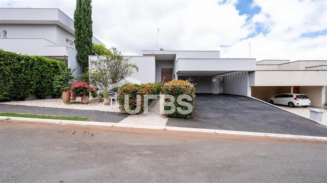 Fachada do Casa à Venda no Jardins Atenas, 3 suítes plenas, Porteira Fechada