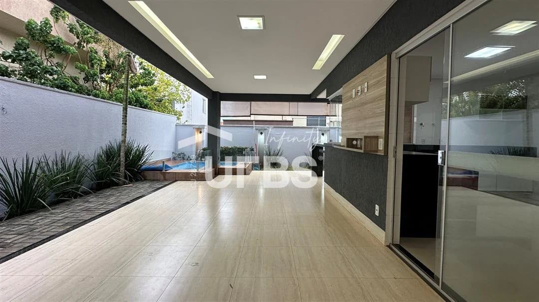 Casa Térrea à Venda no Jardins Valência - Imagem 1