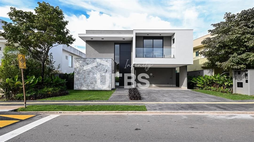 Casa à Venda no Alphaville Araguaia em Goiânia - Imagem 1