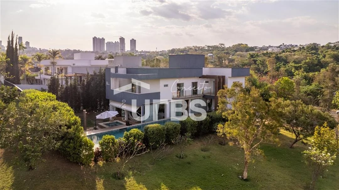 Casa de Condomínio no Alphaville Ipês 5 quartos, sendo 4 suítes - Imagem 1