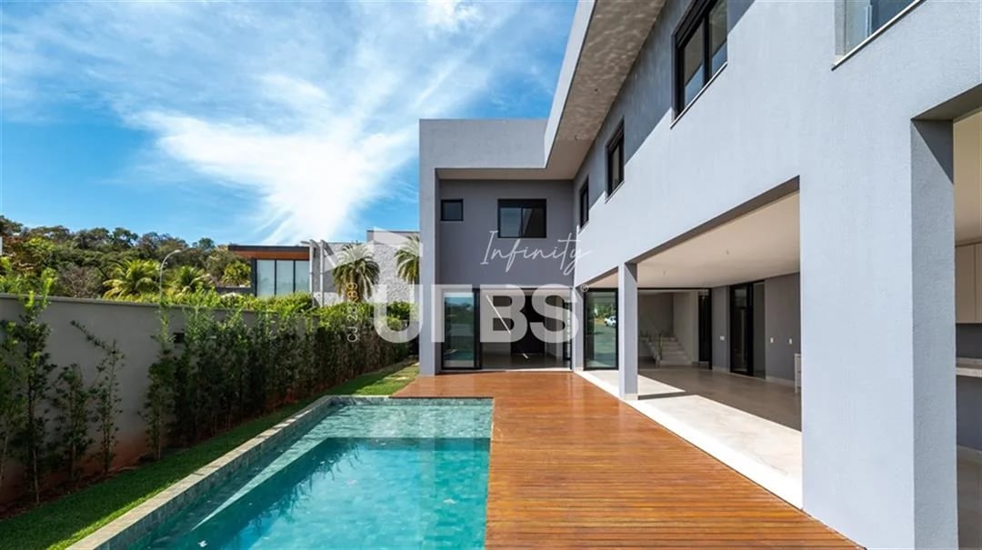 Casa de Condomínio no Alphaville Goiás, sendo 5 suítes - Imagem 1