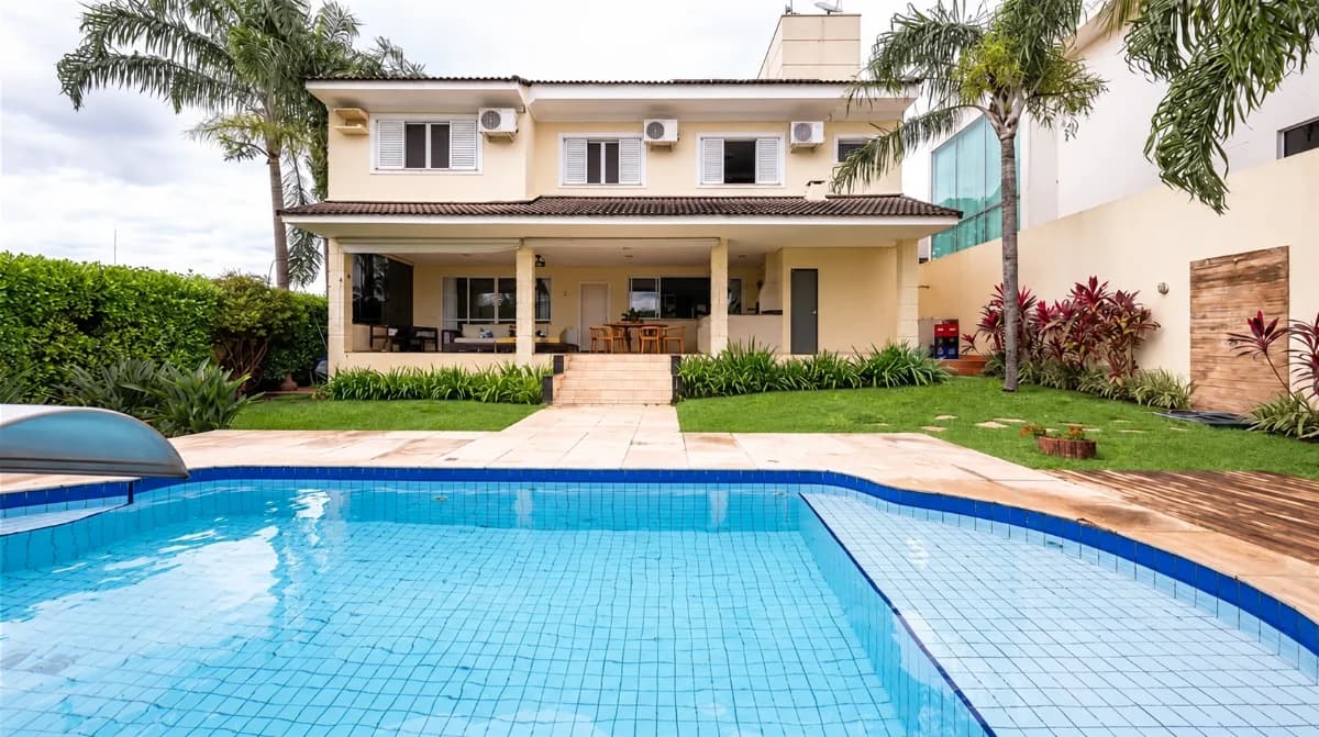 Fachada do Casa no Alphaville Ipês | 4 suítes | Piscina aquecida e amplo jardim