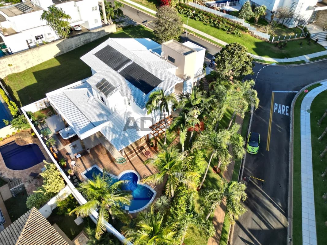 Fachada do Casa de Esquina no Alphaville dos Ipês com 445m² | 4 Suítes | 829m² de Terreno | Piscina e SPA