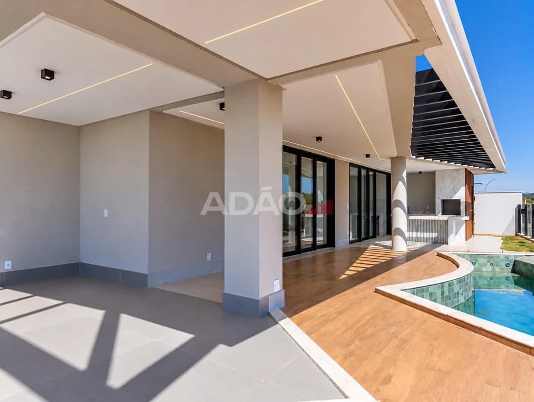 Fachada do Casa Térrea de Esquina no Jardins França, Goiânia | 260m² | 4 Suítes | Piscina