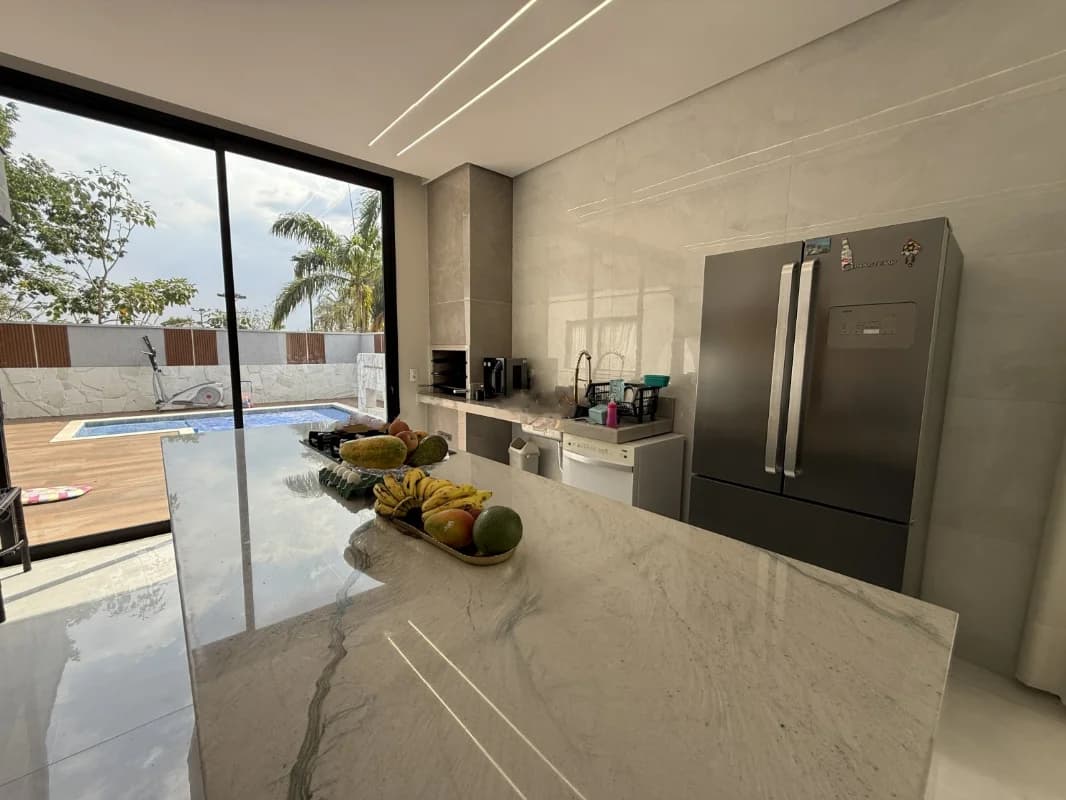 Fachada do Casa no Condomínio do Lago com 250m² | 450m² de Terreno | 4 Quartos | Piscina Aquecida