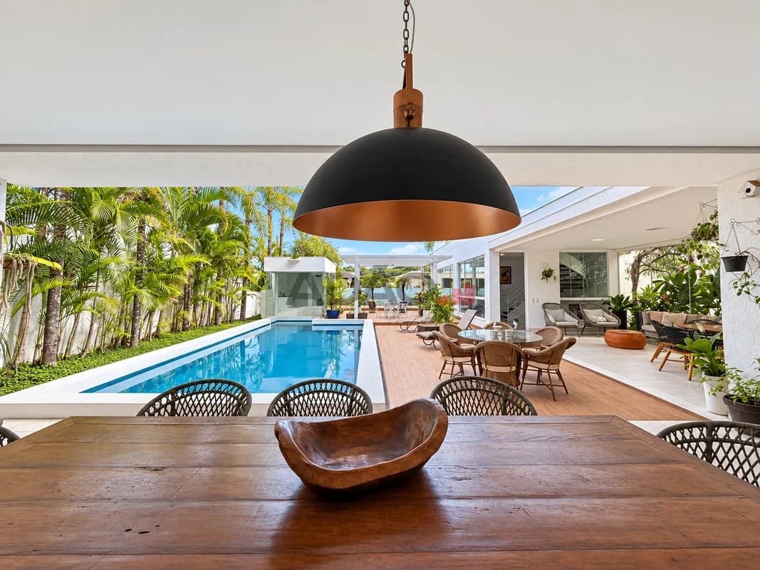 Fachada do Sobrado Mobiliado no Alphaville Goiás, Goiânia | 485m² | 4 Suítes | Piscina e Sauna