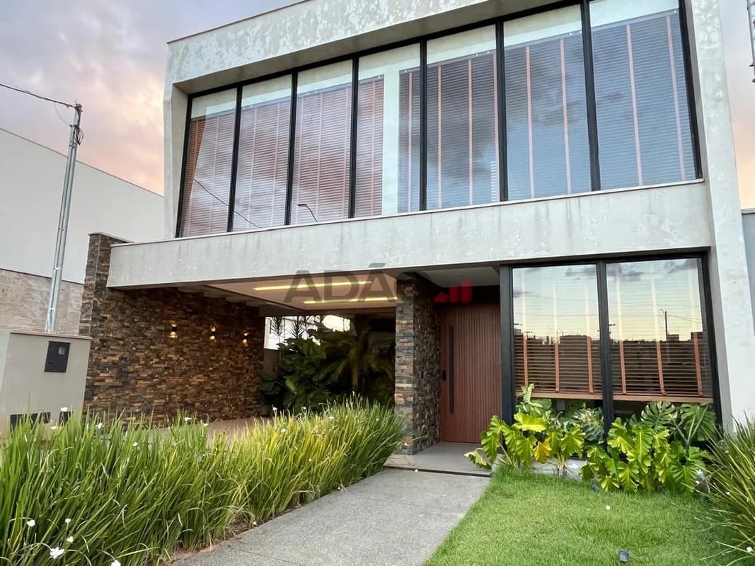 Fachada do Sobrado Mobiliado no Jardins Capri | 230 m², 4 Suítes e Piscina Aquecida