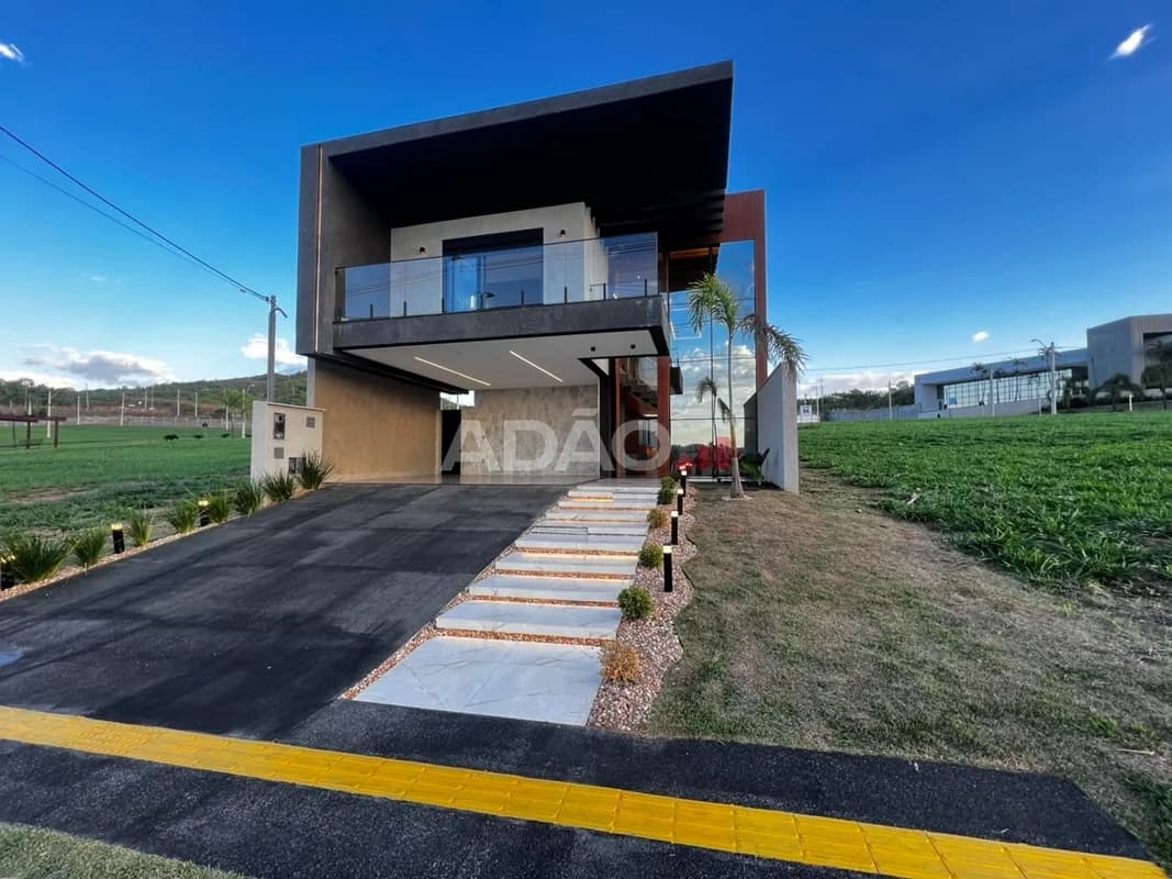 Fachada do Sobrado no Entre Lagos | 225 m², 3 Suítes e Automação Completa