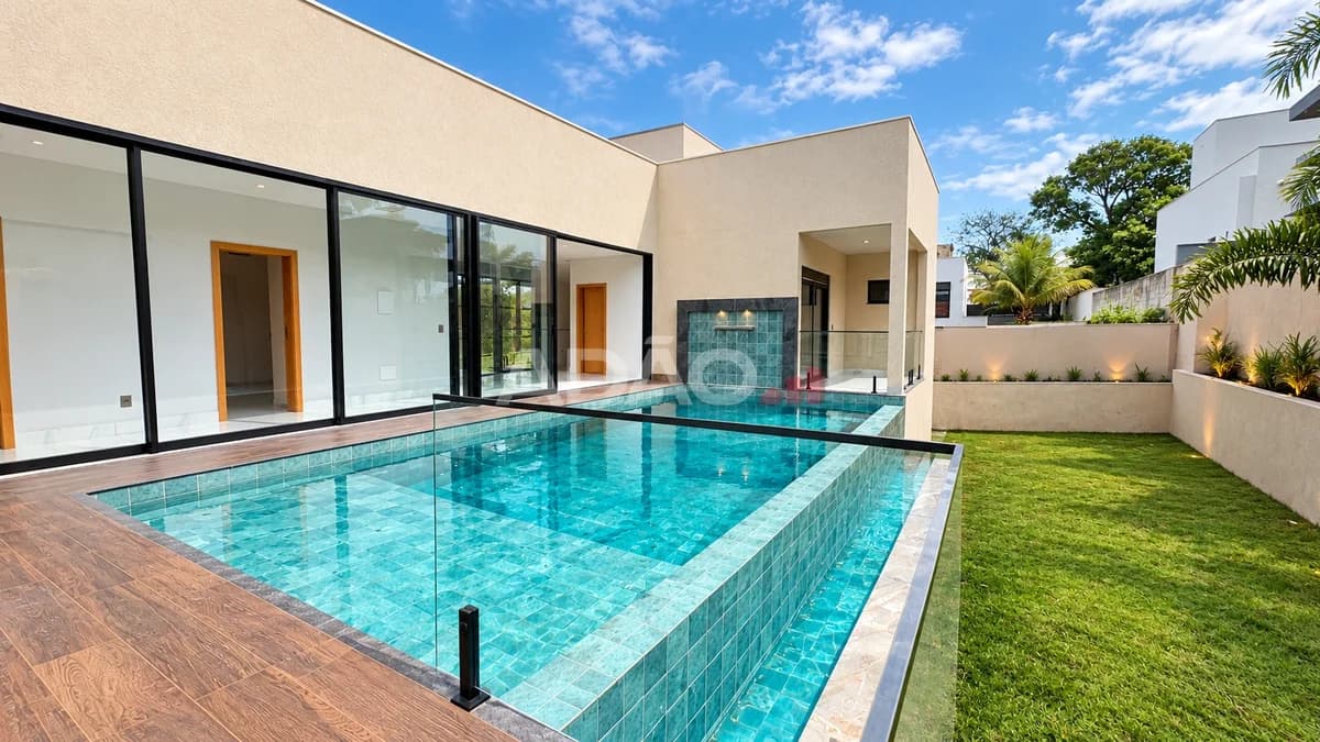 Fachada do Sobrado Novo no Portal do Sol Green | 530m² | Terreno de 714m² | Vista para a Mata