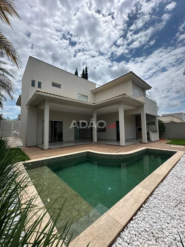Fachada do Sobrado no Alphaville Araguaia | 334 m², 4 Suítes e Piscina