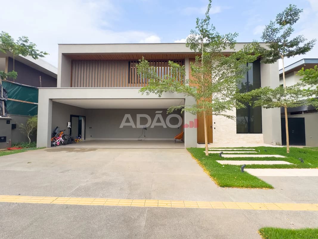 Fachada do Sobrado Mobiliado no Plateau D'or | 583 m², 4 Suítes, Elevador e Piscina