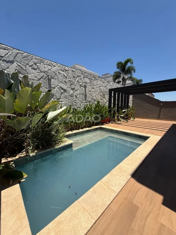 Fachada do Sobrado no Jardins Capri | 239m² | 5 Quartos, 1 no Térreo | Piscina
