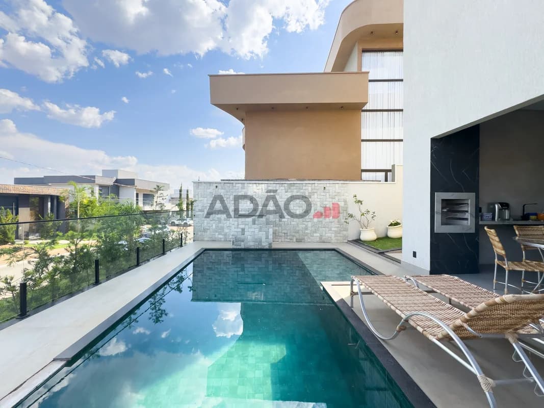 Fachada do Sobrado no Condomínio do Lago, Goiânia | 319m² | 4 Suítes | Piscina e Espaço Gourmet