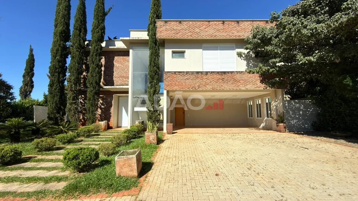 Fachada do Sobrado de Esquina no Alphaville Goiás | 422 m², 4 Suítes e Piscina