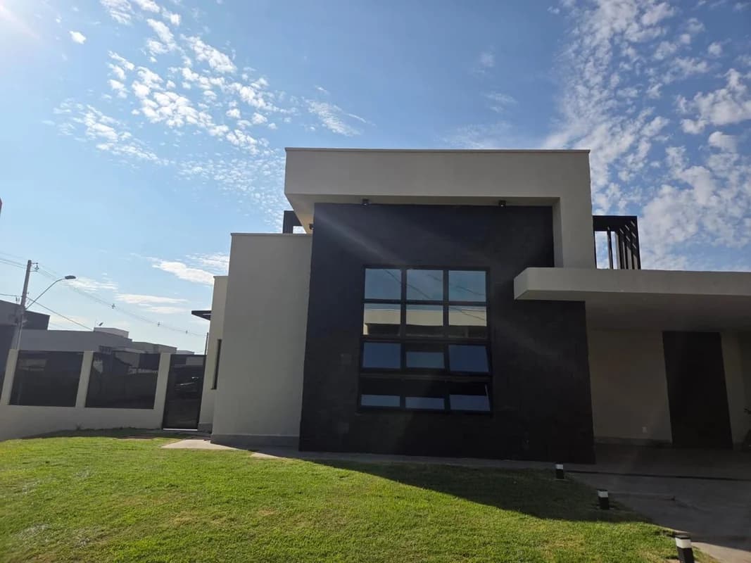 Fachada do Casa em condomínio no Villagio Toscana, Goiânia | 233m² | 4 Suítes | Piscina aquecida