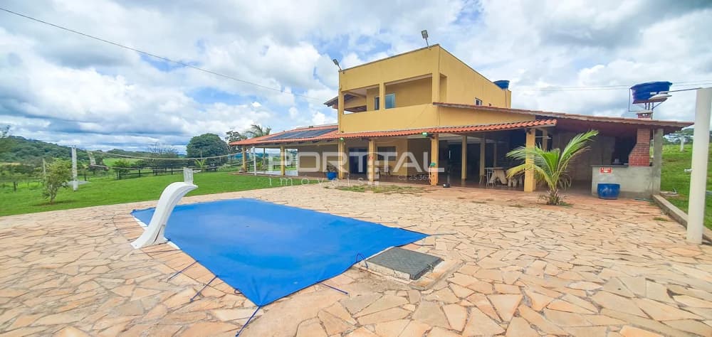 Fachada do Chácara com Benfeitorias, Represas e Córrego à Venda em Nerópolis