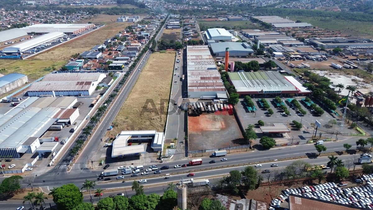 Fachada do Condomínio de Galpões na Avenida Perimetral Norte | 9.986m² de Área Construída