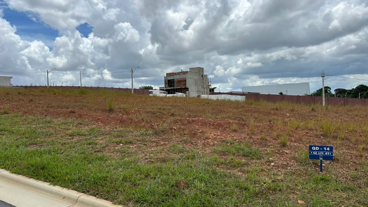 Lote à Venda no Jardin Versalhes - Aparecida de Goiânia - Imagem 1