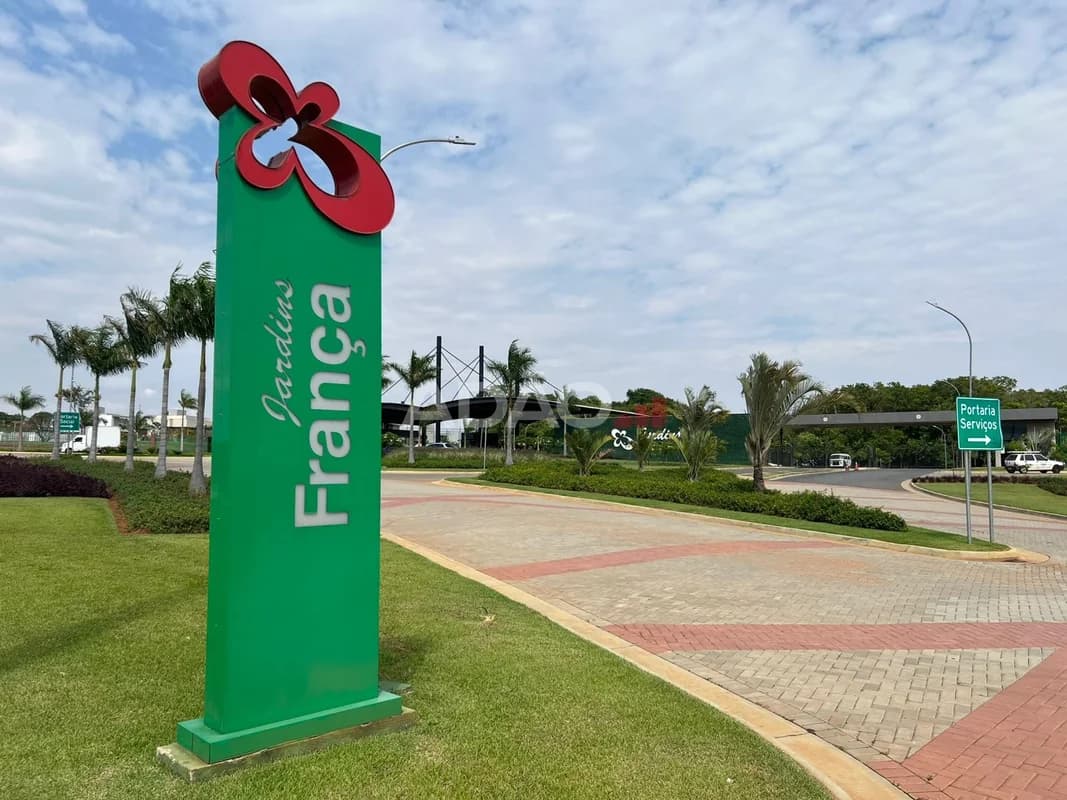 Fachada do Lote no Jardins França | 540m² | Frente para Mata | Plano